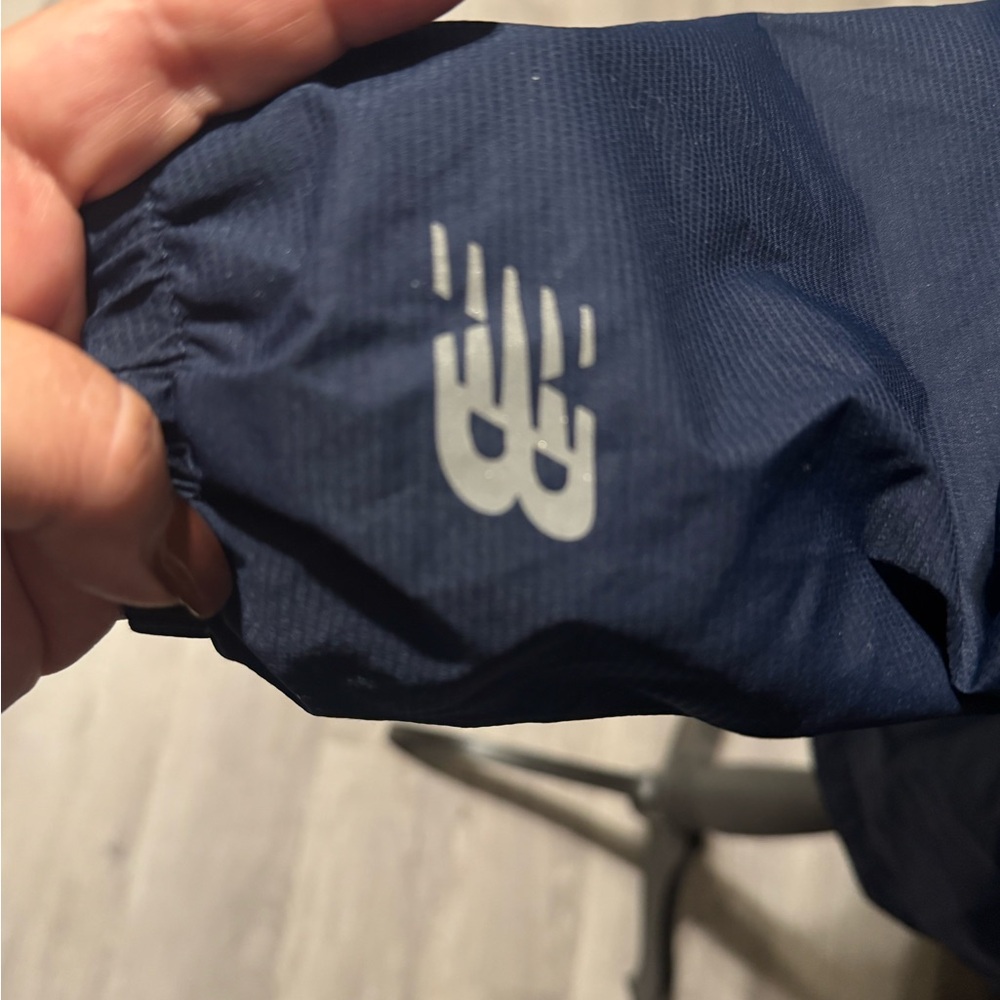 New Balance Women's Dark Blue Utility Jacket - Picture 3 of 6